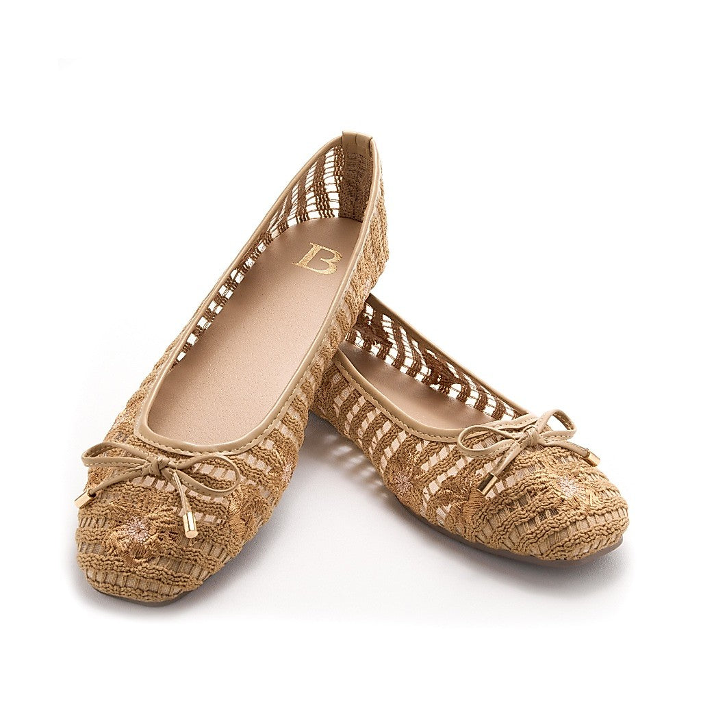 Berrybenka รองเท้าผู้หญิง รุ่น Sofia Marvie Embroidery Lace Flat รองเท้าตาข่าย ปักลาย ส้นแบนหัวมน (สี Khaki)