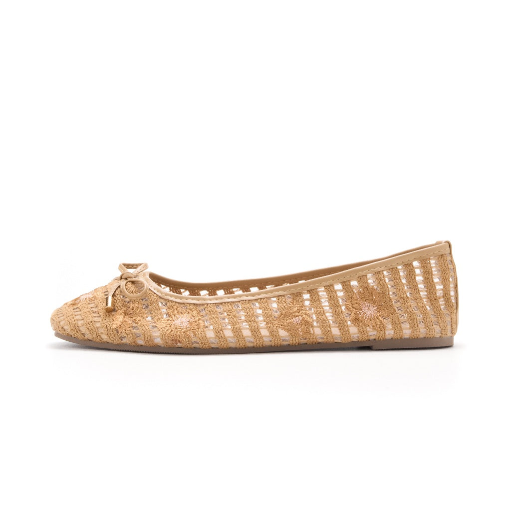 Berrybenka รองเท้าผู้หญิง รุ่น Sofia Marvie Embroidery Lace Flat รองเท้าตาข่าย ปักลาย ส้นแบนหัวมน (สี Khaki)