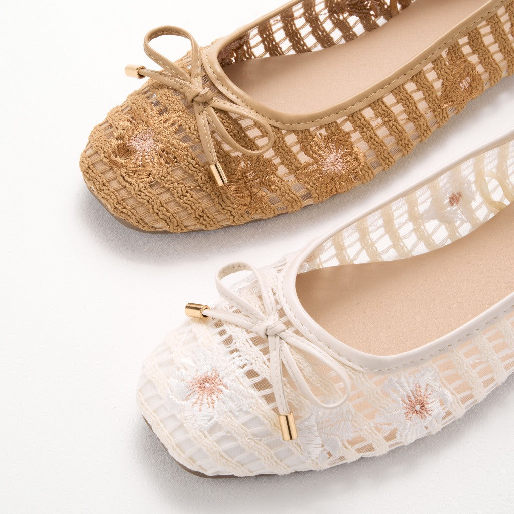 Berrybenka รองเท้าผู้หญิง รุ่น Sofia Marvie Embroidery Lace Flat รองเท้าตาข่าย ปักลาย ส้นแบนหัวมน มีให้เลือก 2 สี