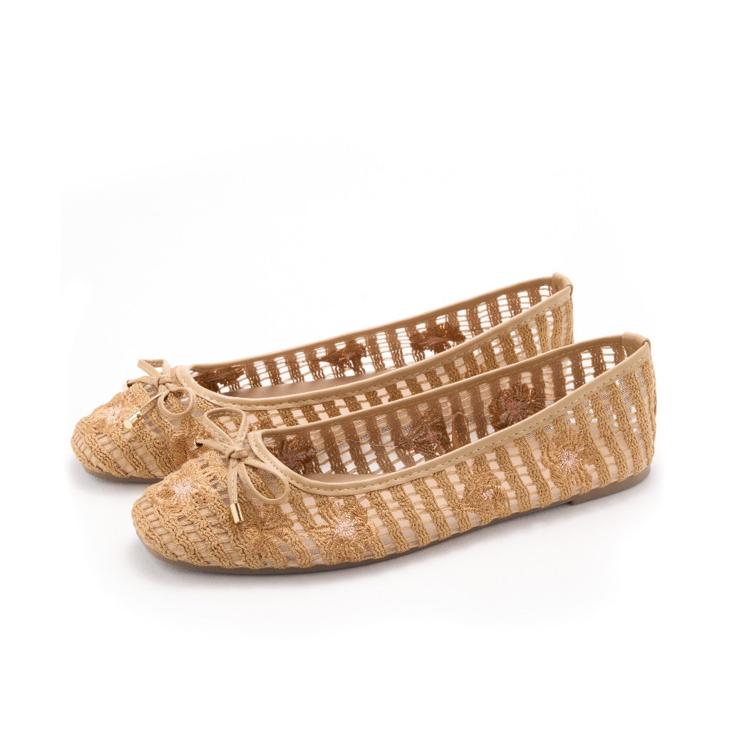 Berrybenka รองเท้าผู้หญิง รุ่น Sofia Marvie Embroidery Lace Flat รองเท้าตาข่าย ปักลาย ส้นแบนหัวมน (สี Khaki)